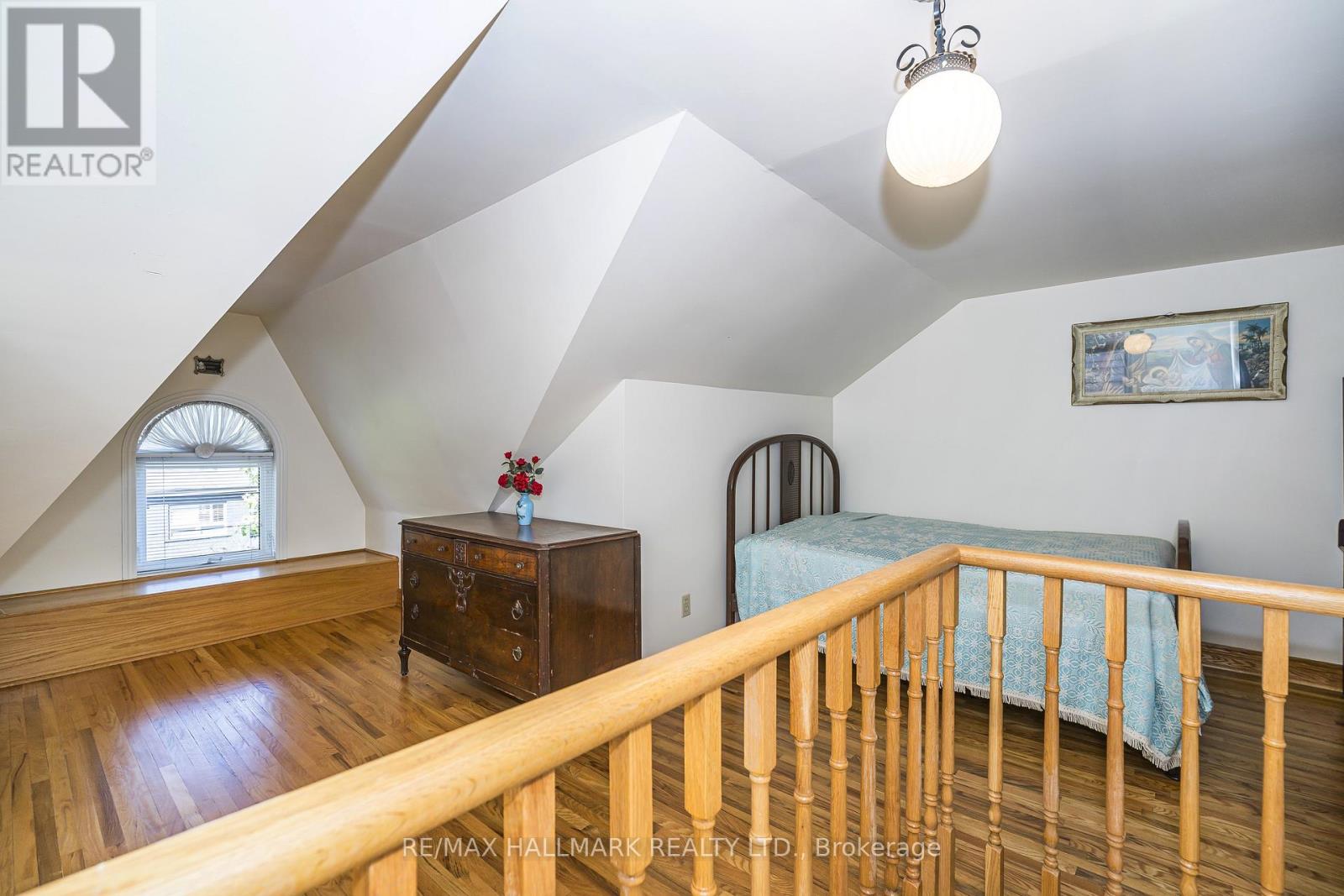 47 MONTROSE AVENUE - 24