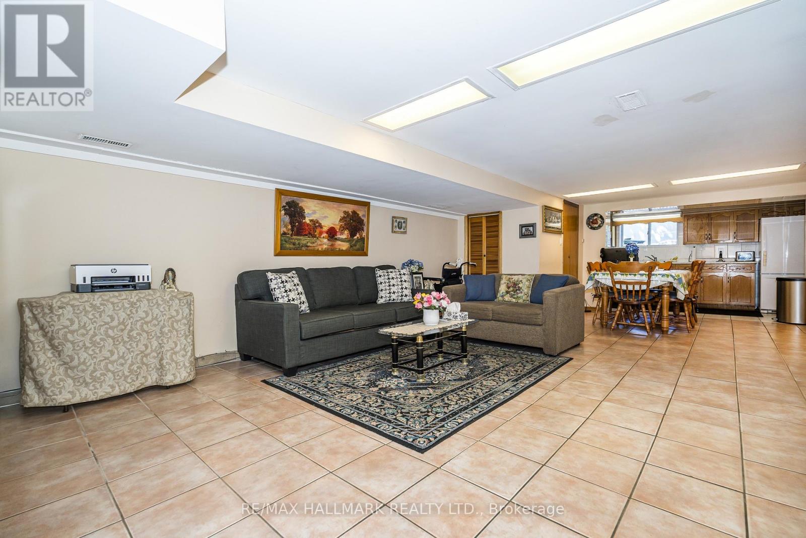 47 MONTROSE AVENUE - 28