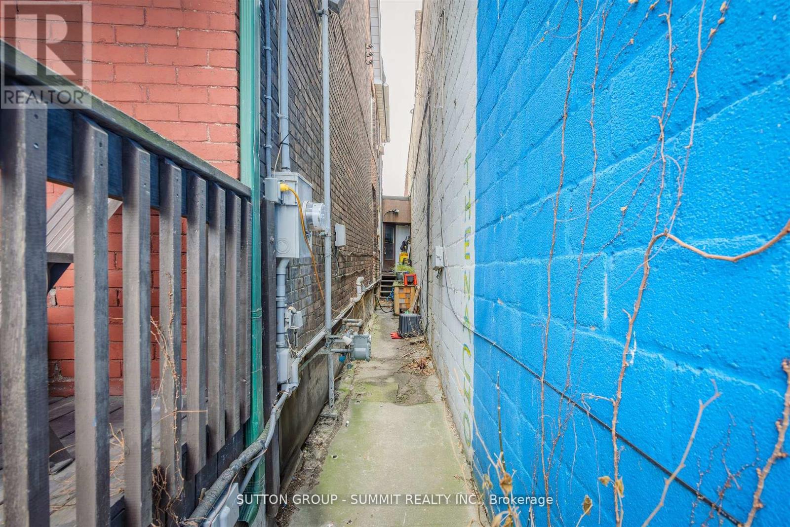 811 BLOOR STREET W - 7