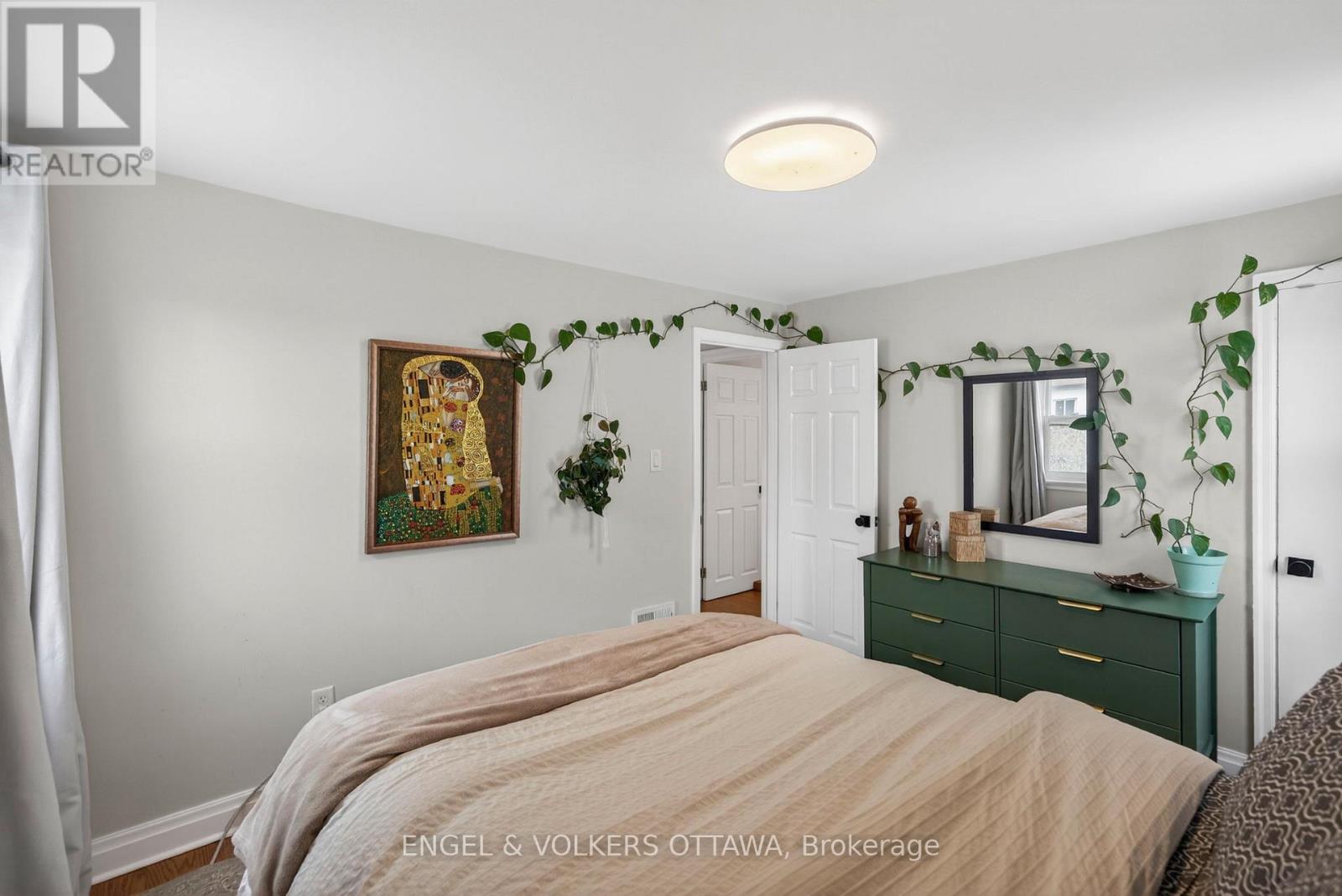 344 RICHELIEU AVENUE - 24