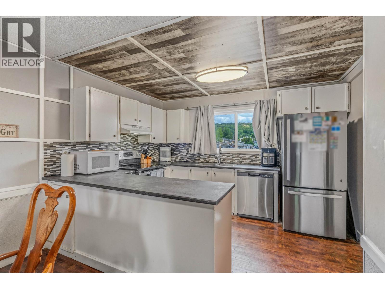 508 BEECH CRESCENT - 8