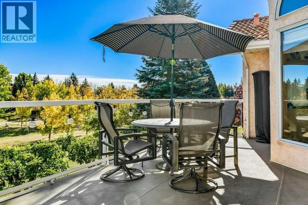 Oversized maintenance-free deck to enjoy the stunning scenary