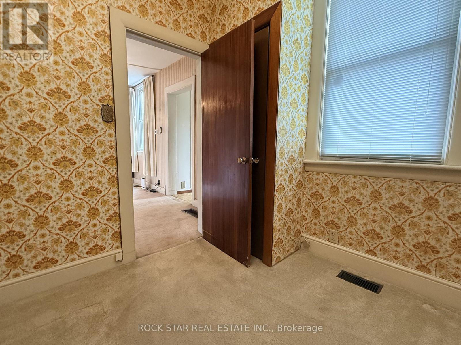 358 BARTON STREET E - 12
