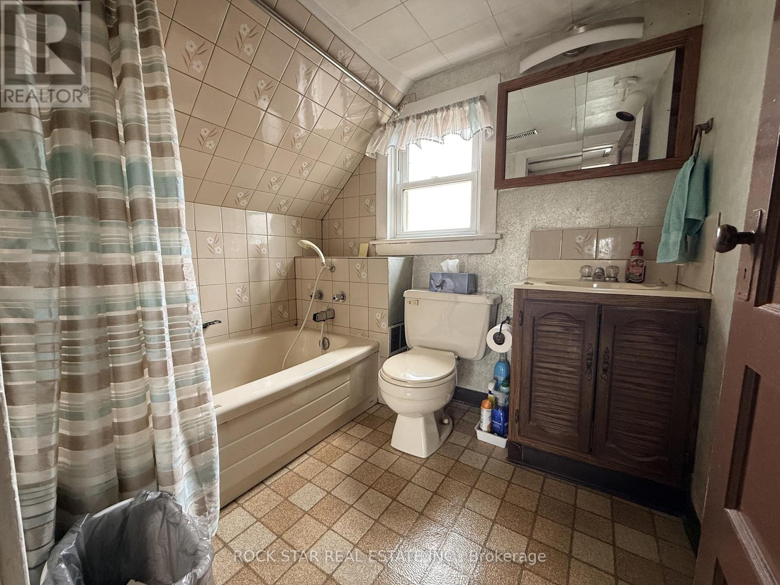 358 BARTON STREET E - 27