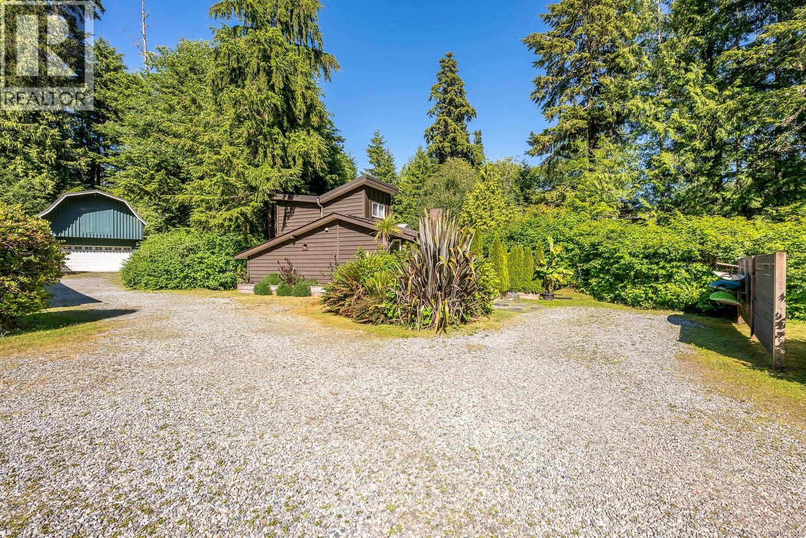1364 Chesterman Beach Rd - 27