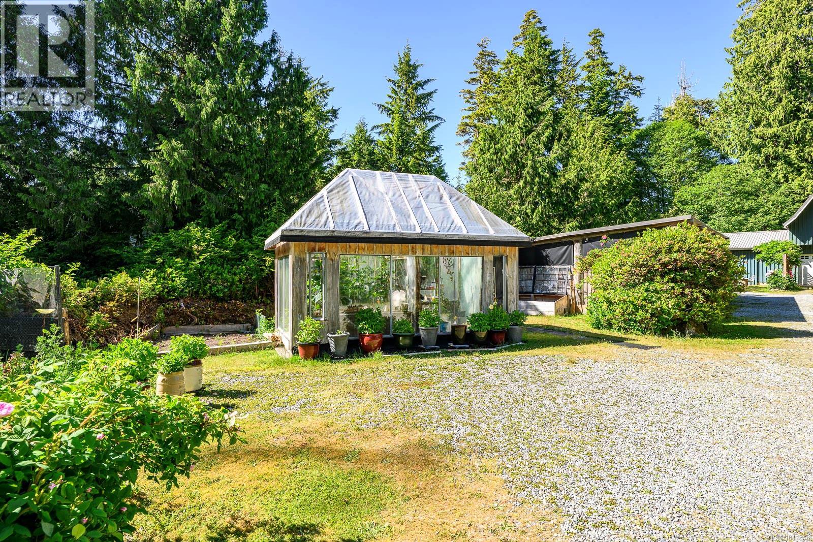 1364 Chesterman Beach Rd - 39