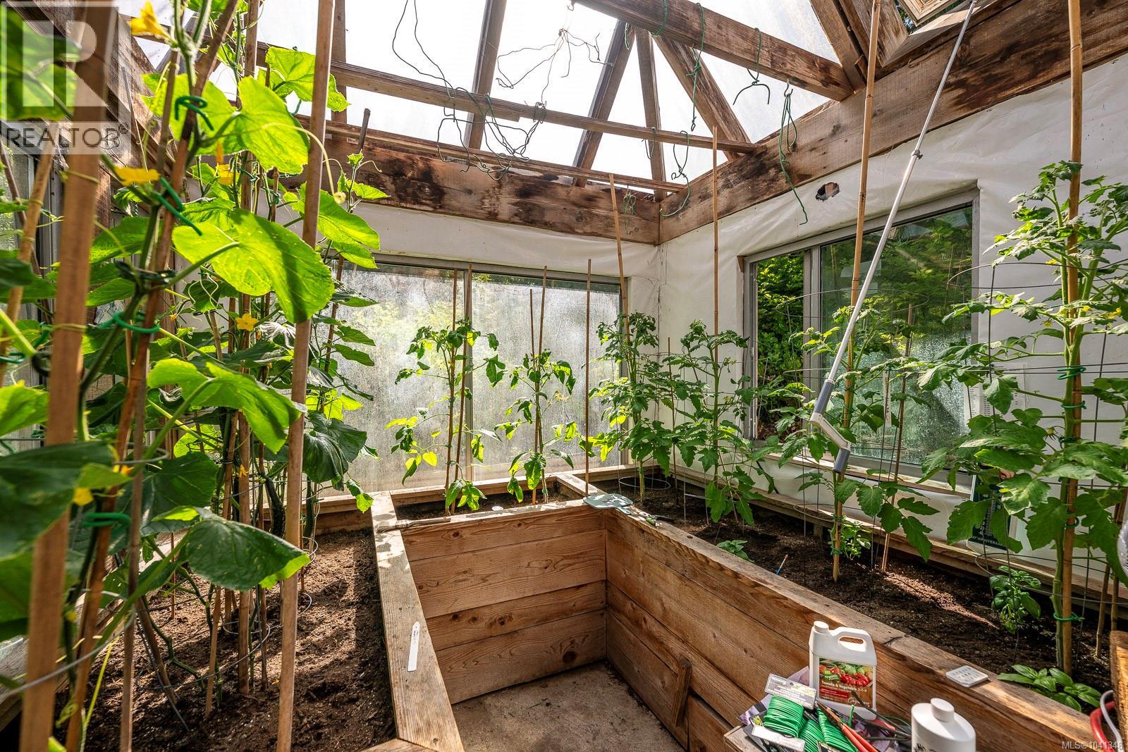 1364 Chesterman Beach Rd - 42