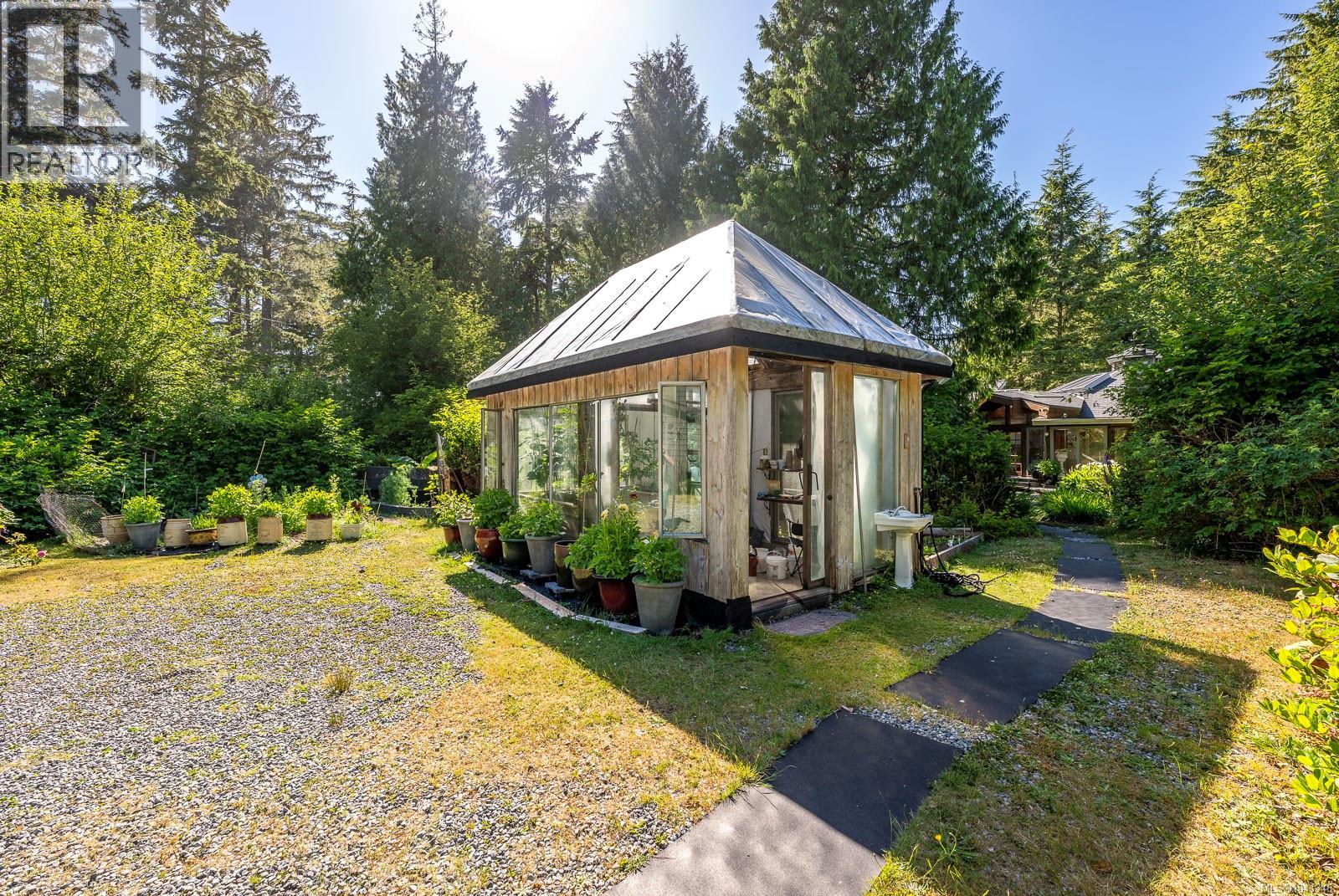 1364 Chesterman Beach Rd - 43