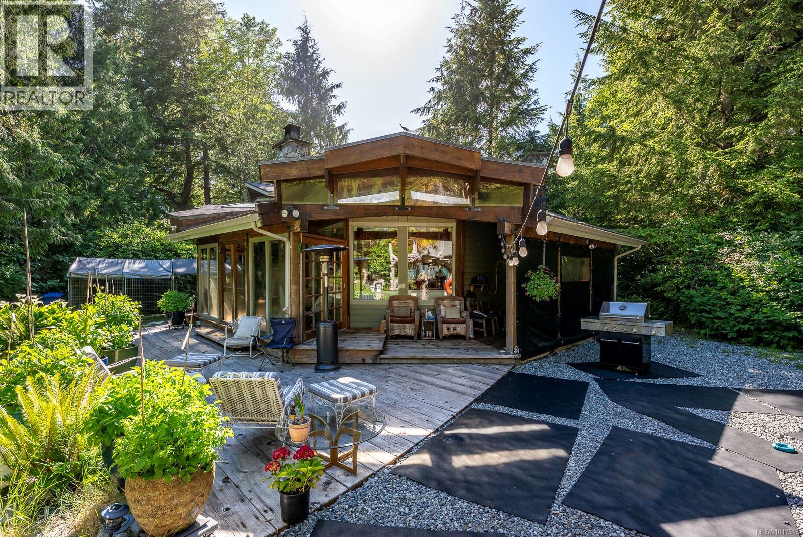 1364 Chesterman Beach Rd - 9
