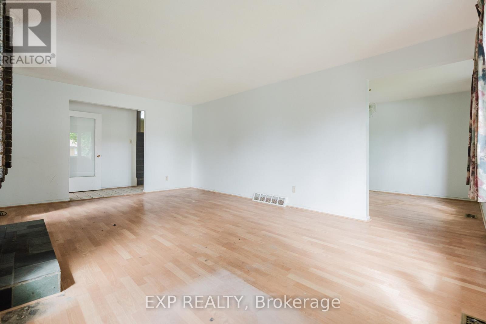 4 Bed, 2 Bath House for Sale in Ottawa – 167 WITHROW AVENUE, Ottawa – MLS# X13481646 - Image 8