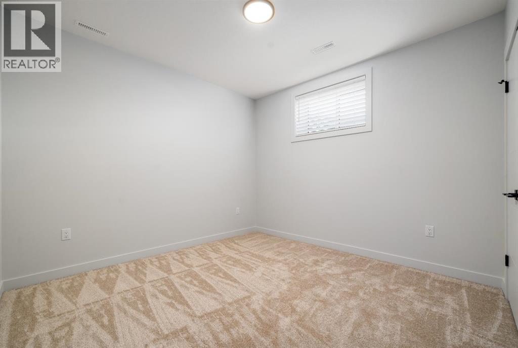 367 Sterling Crescent SE — photo 28