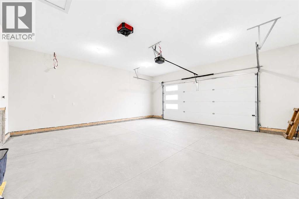 367 Sterling Crescent SE — photo 32