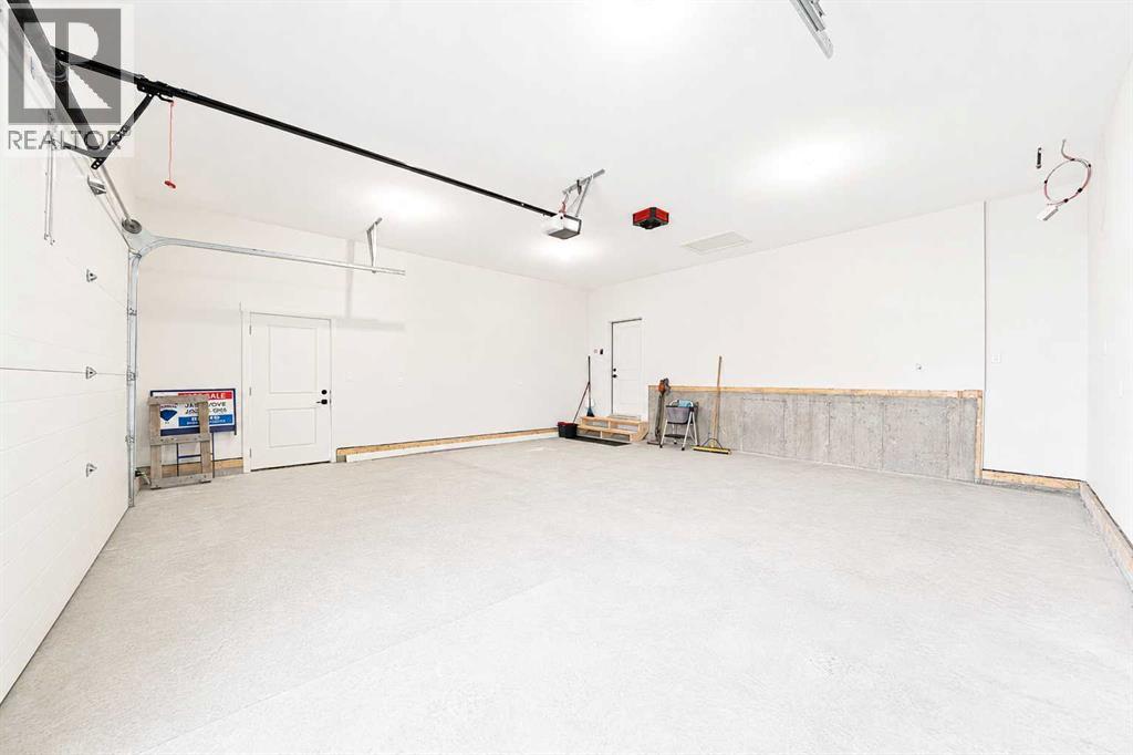 367 Sterling Crescent SE — photo 33