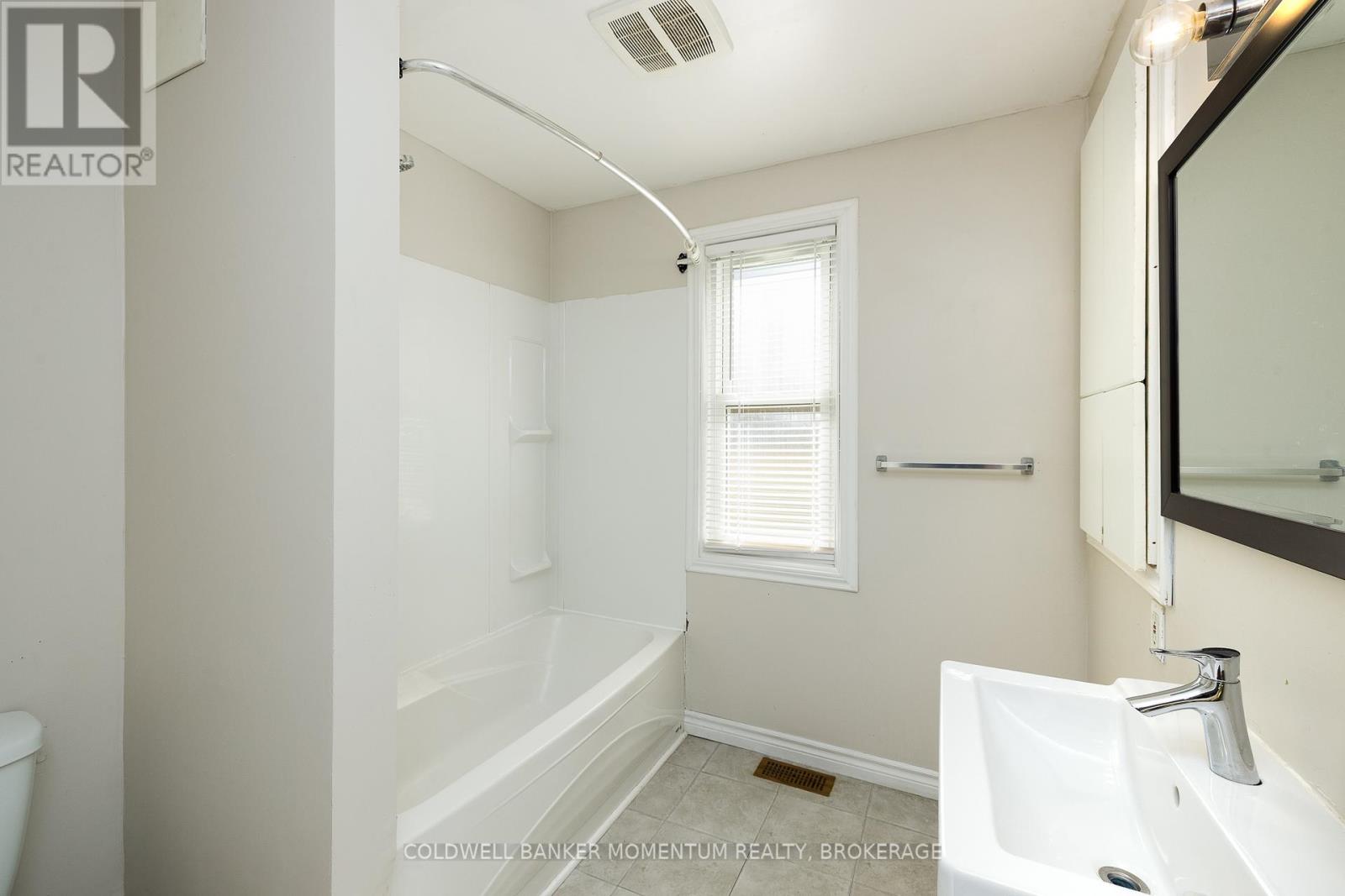 4319 SENECA STREET - 17