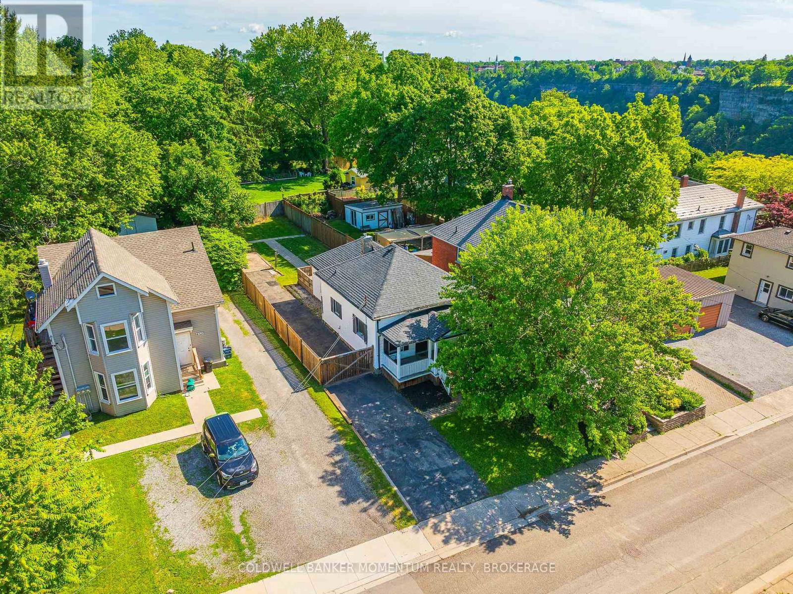 4319 SENECA STREET - 24