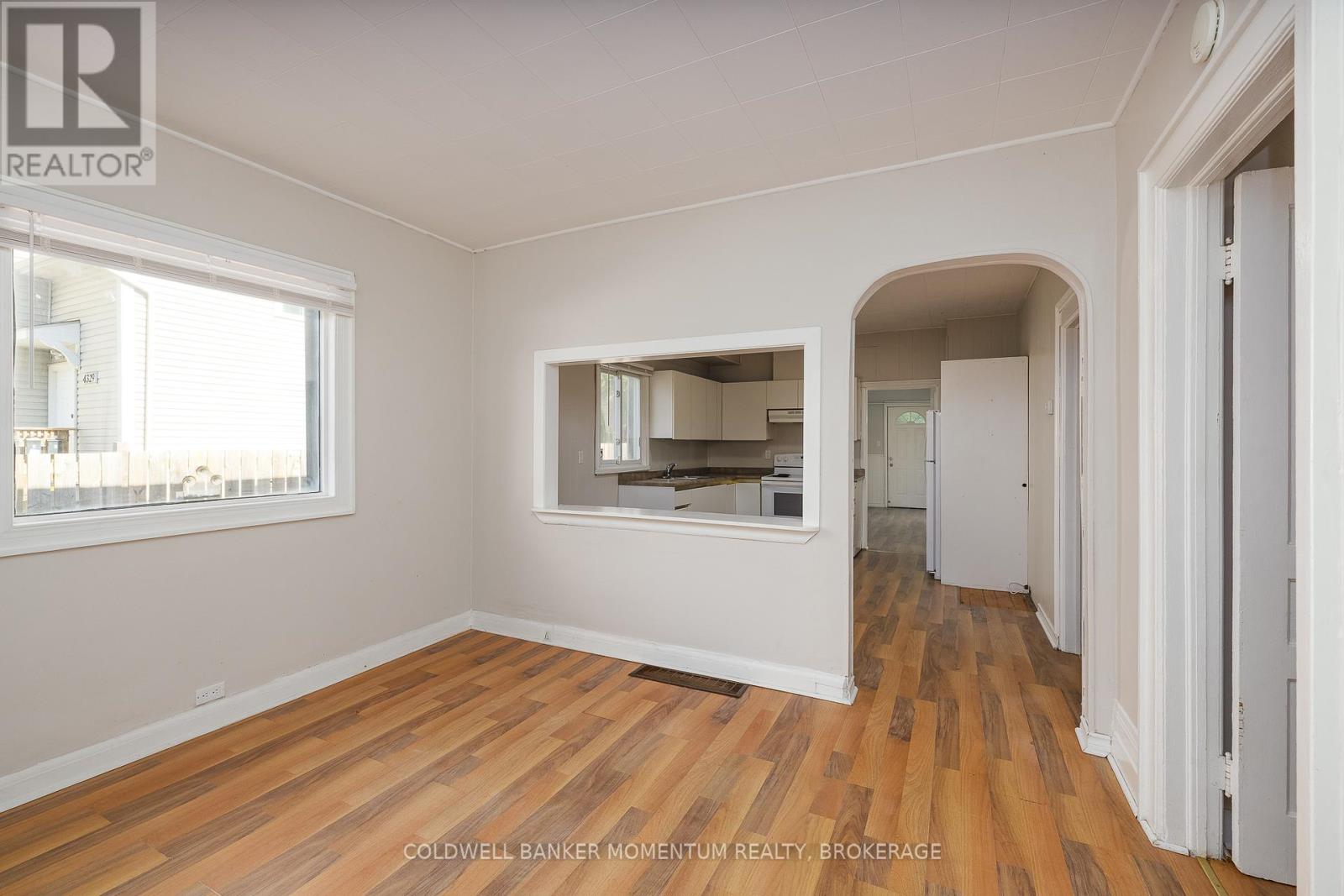 4319 SENECA STREET - 8