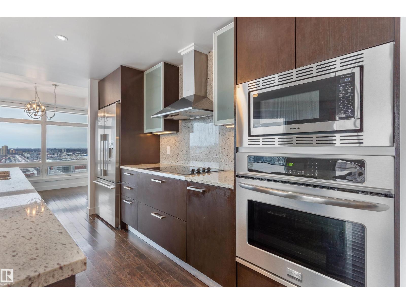#1901 10388 105 ST NW - 10