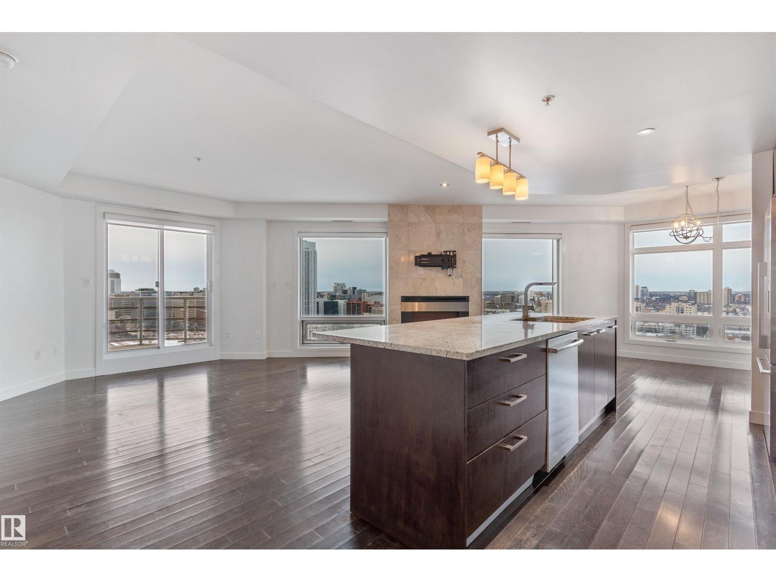#1901 10388 105 ST NW - 15