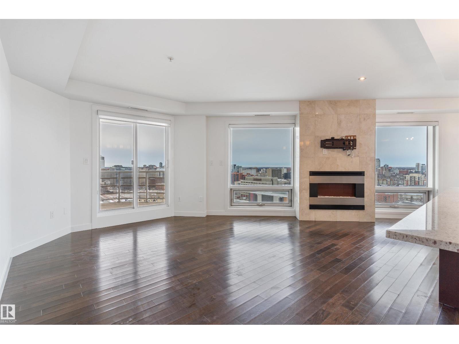 #1901 10388 105 ST NW - 16