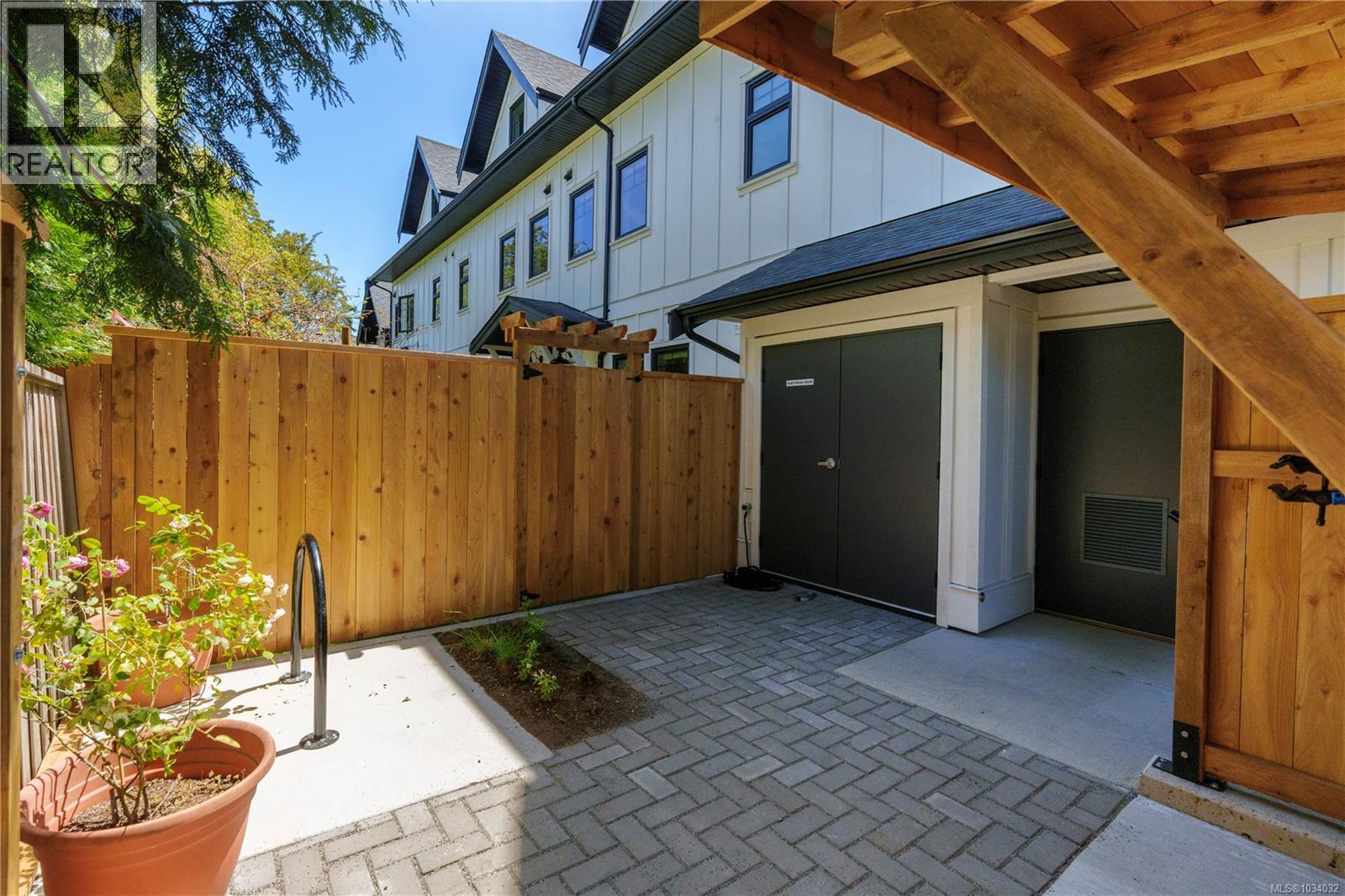 #2 1830 Allenby St - 17
