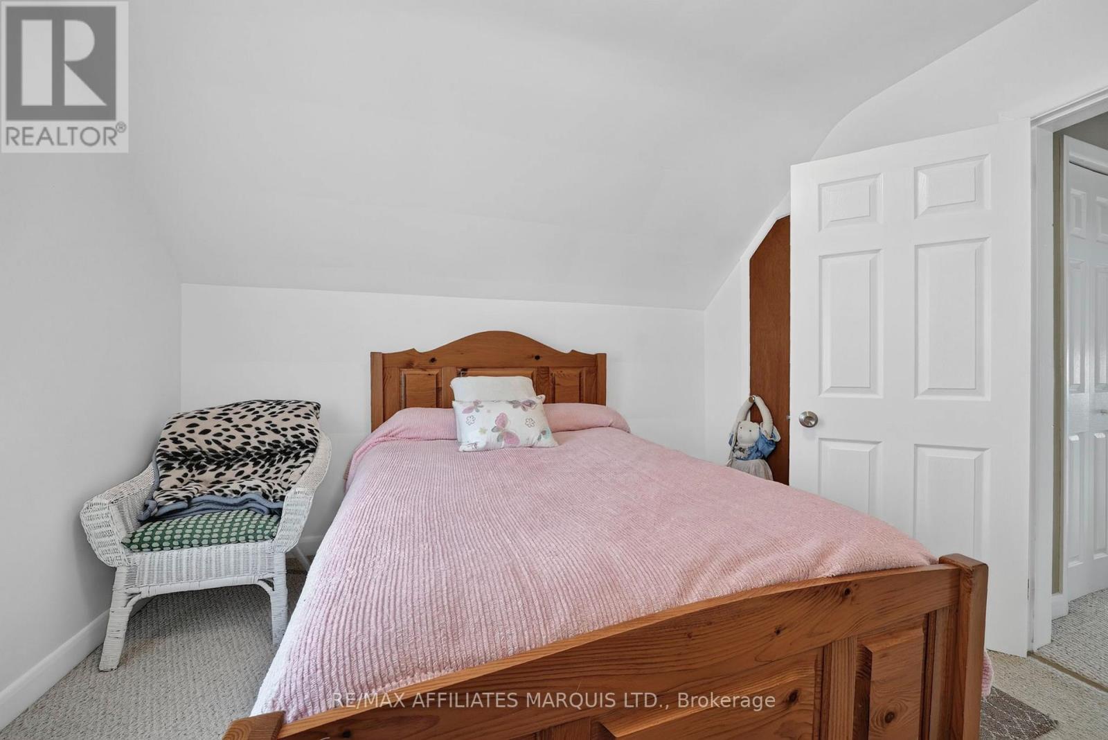 83 ELEVENTH STREET E - 22
