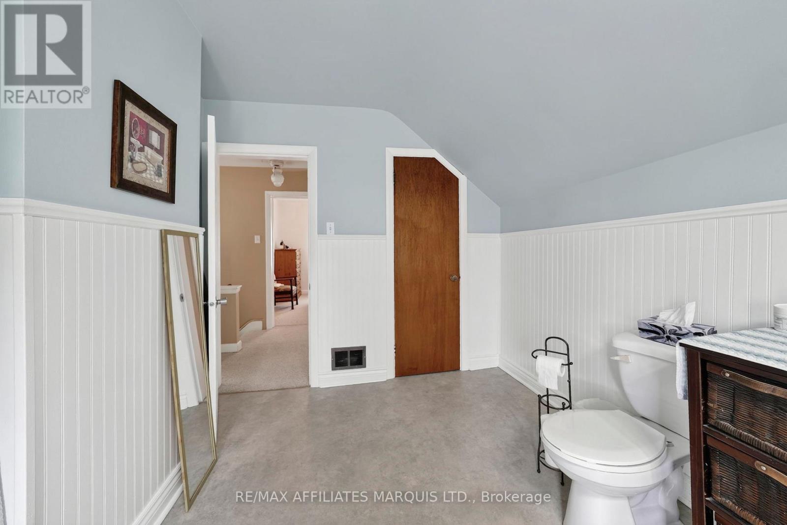 83 ELEVENTH STREET E - 29