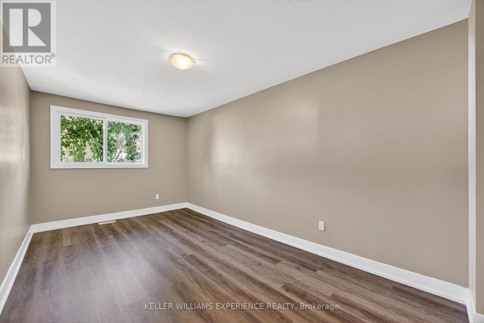 ##22 12 LANKIN BOULEVARD - 26