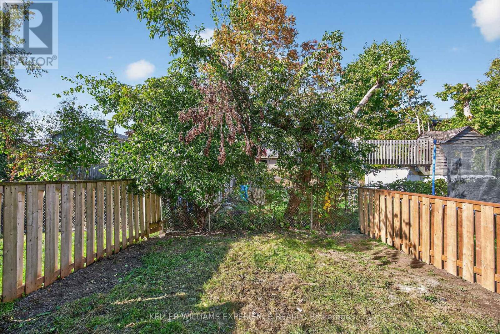 ##22 12 LANKIN BOULEVARD - 39