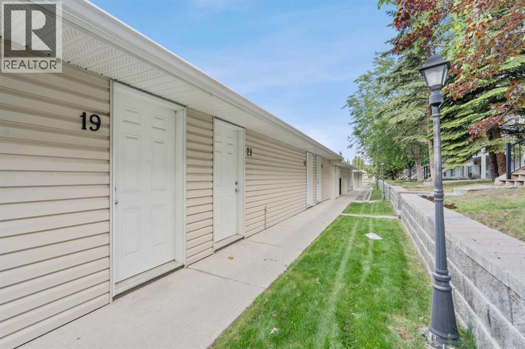 #21 29 Springborough Boulevard SW - 25