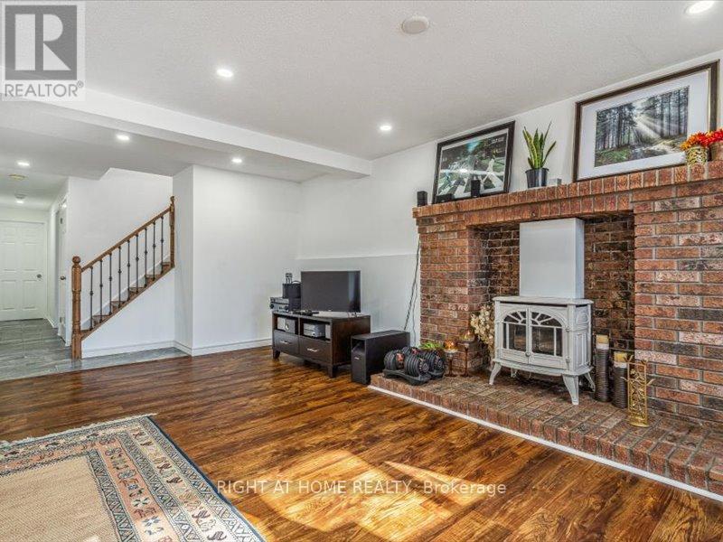 4 1/2 LEASIDE DRIVE - 24