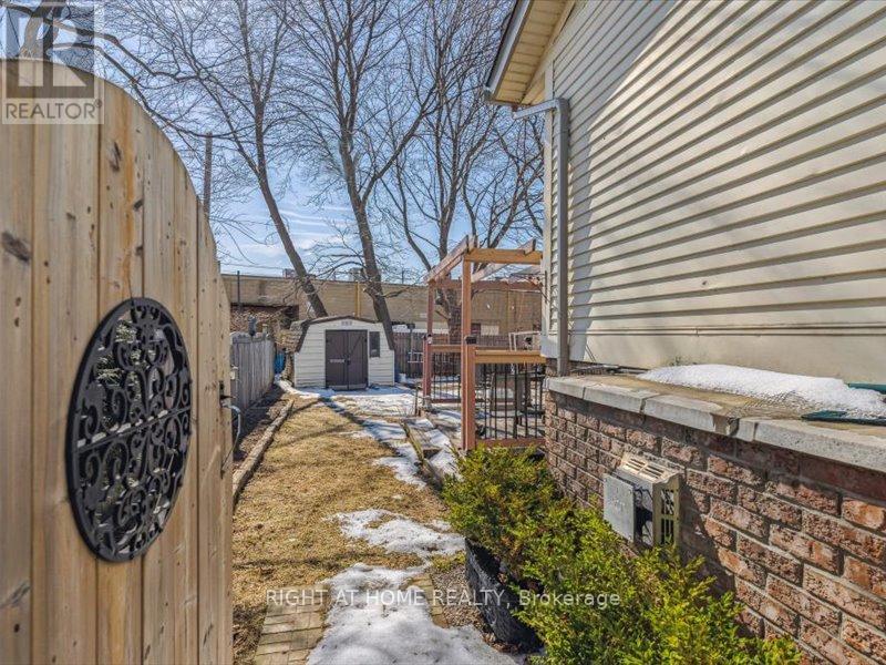 4 1/2 LEASIDE DRIVE - 32
