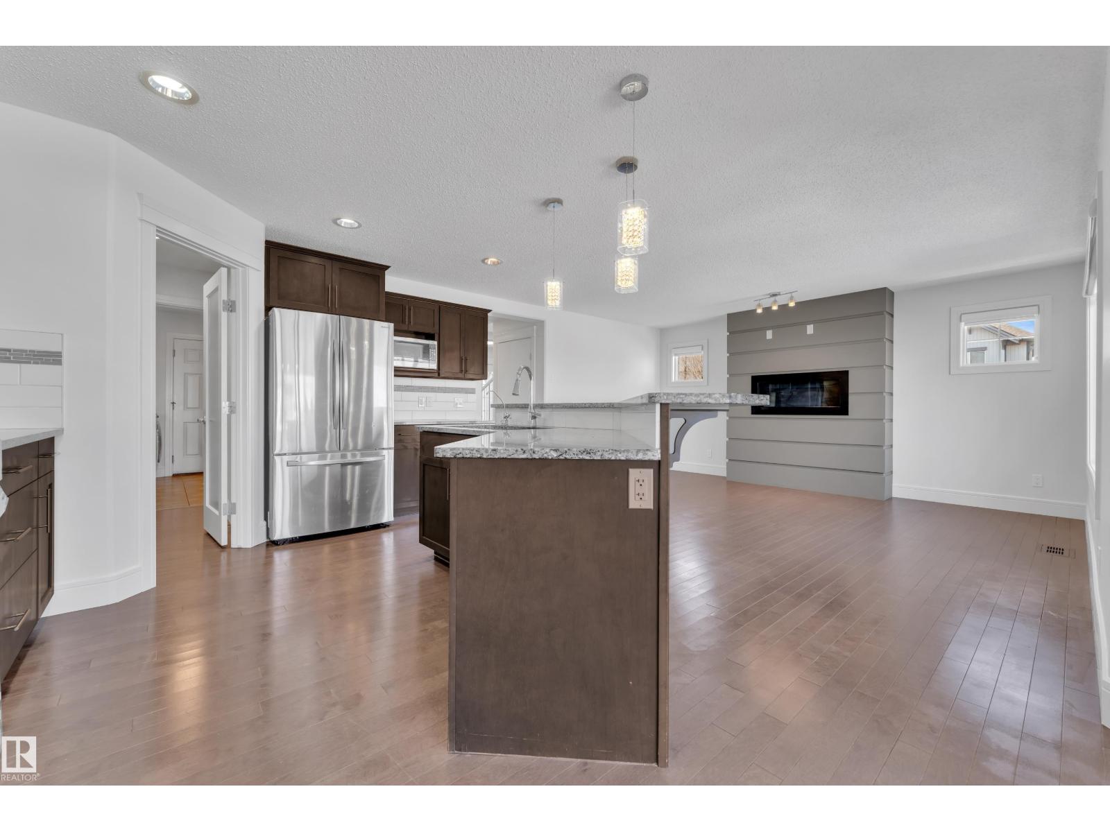 6156 11 AV SW - 15