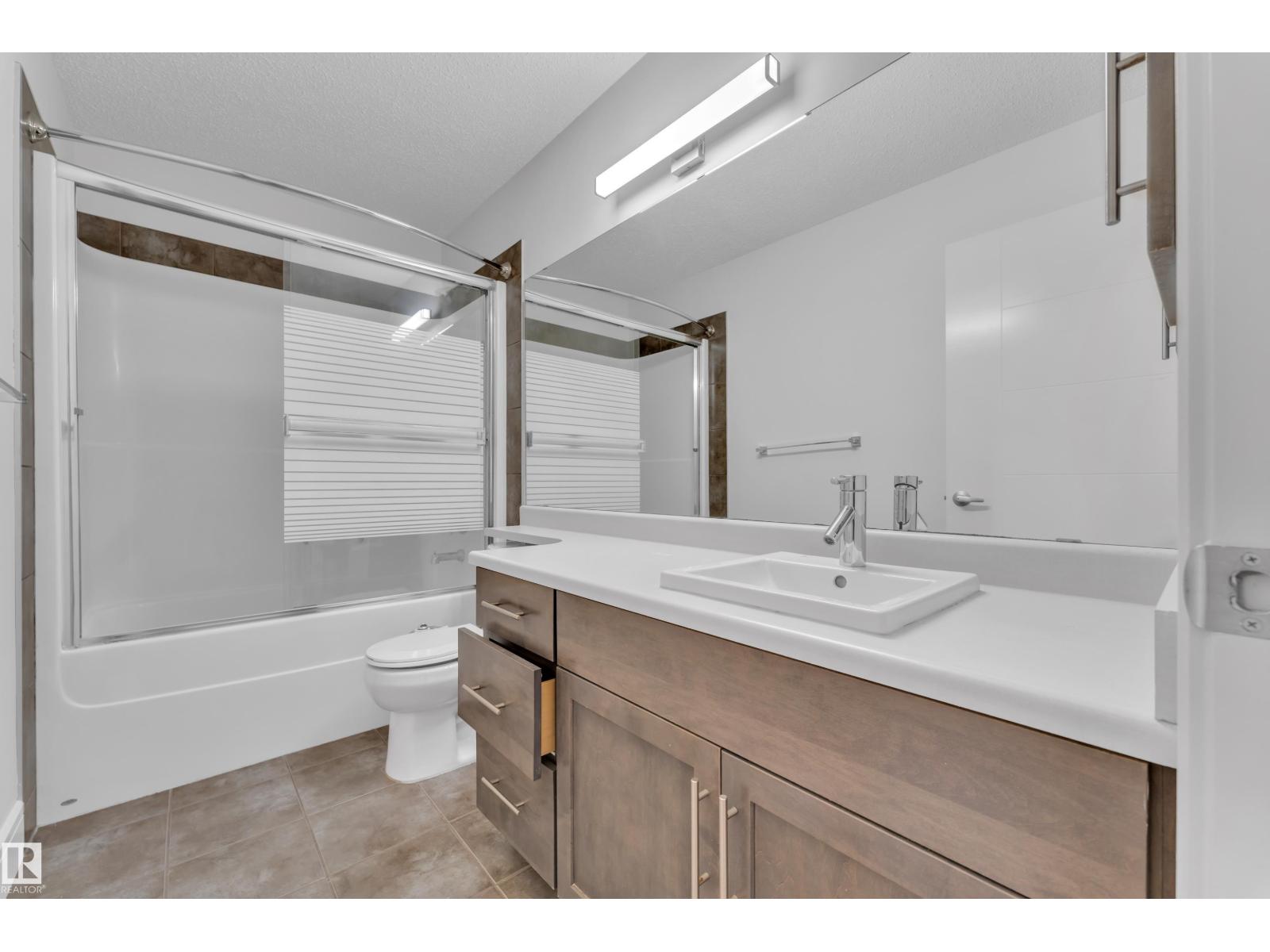 6156 11 AV SW - 23