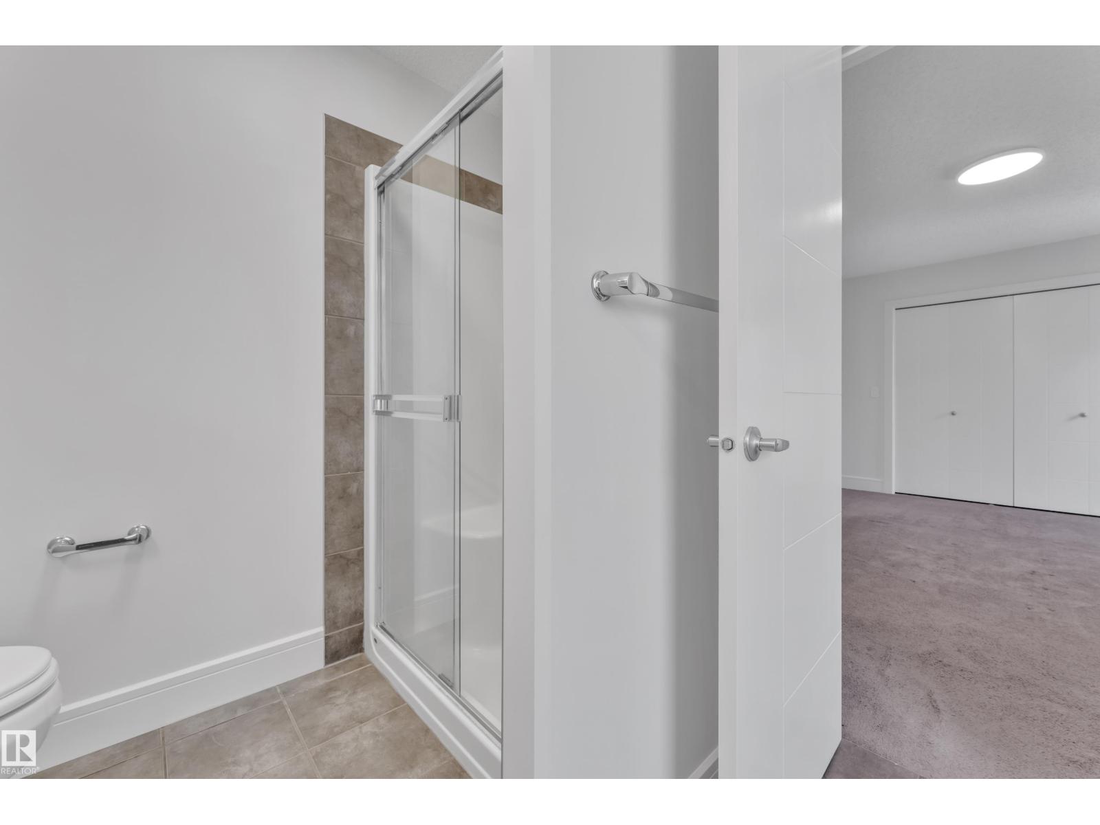 6156 11 AV SW - 31