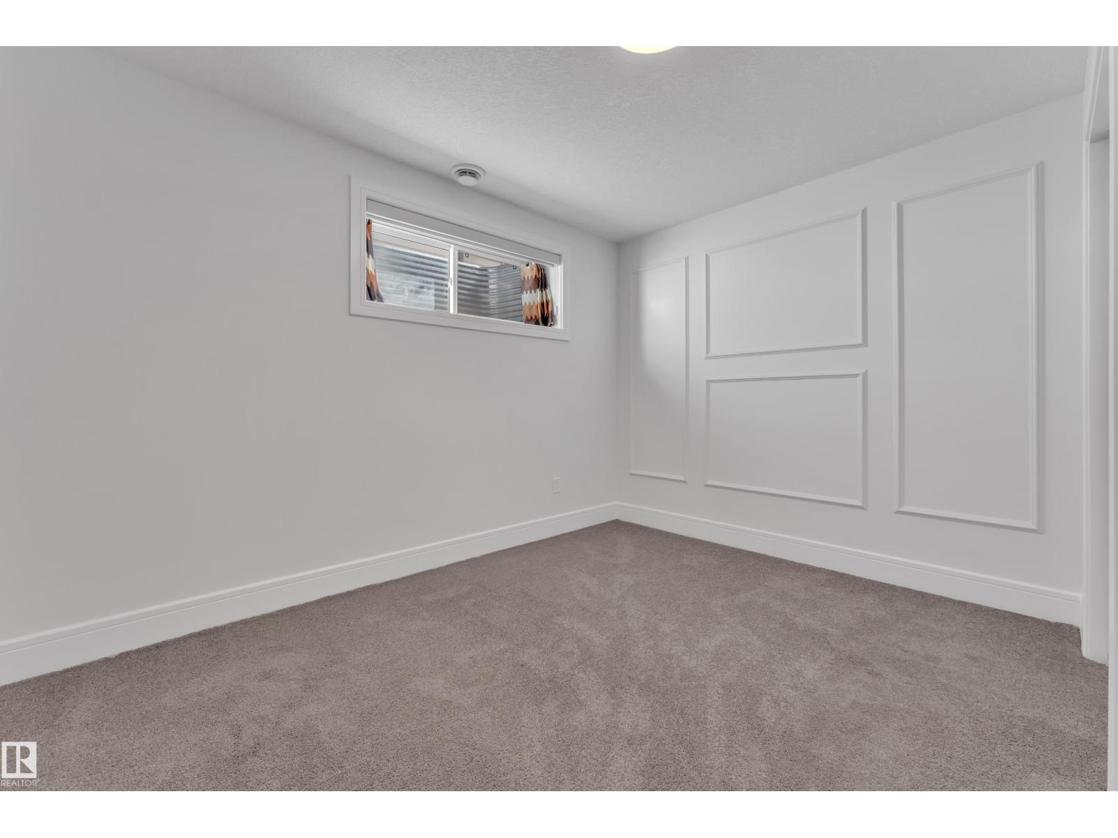 6156 11 AV SW - 33