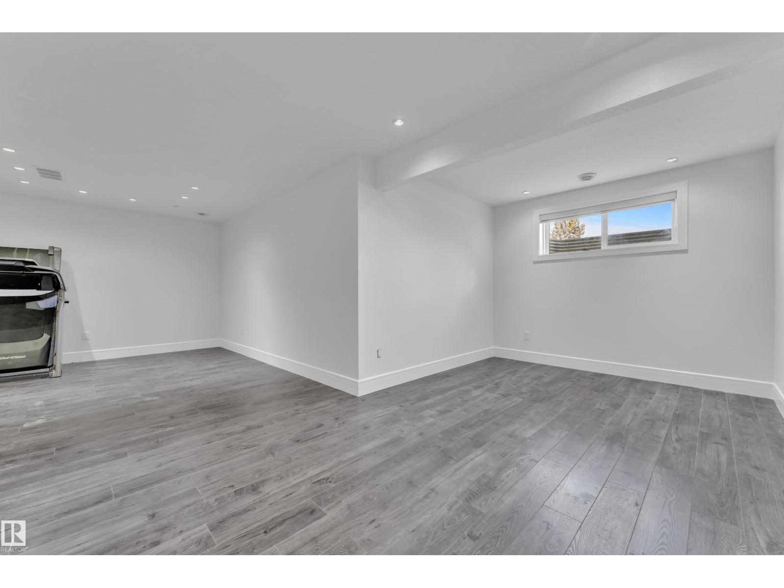 6156 11 AV SW - 38