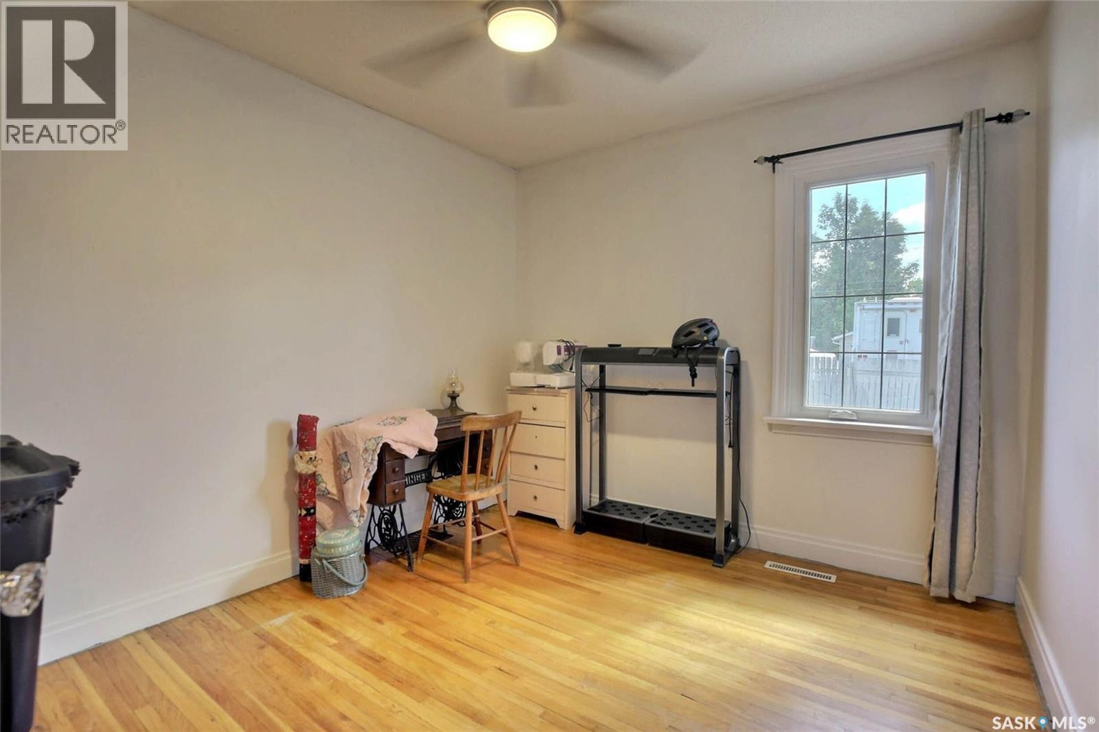 2241 Queen STREET — photo 11
