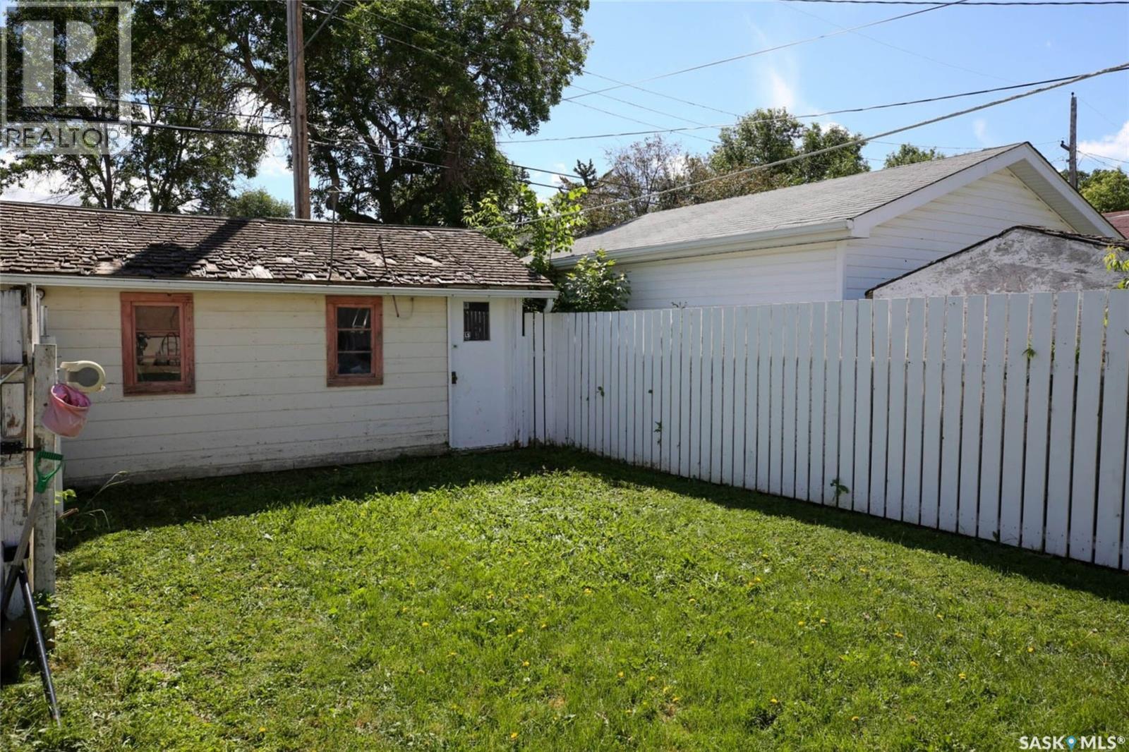 2241 Queen STREET — photo 22