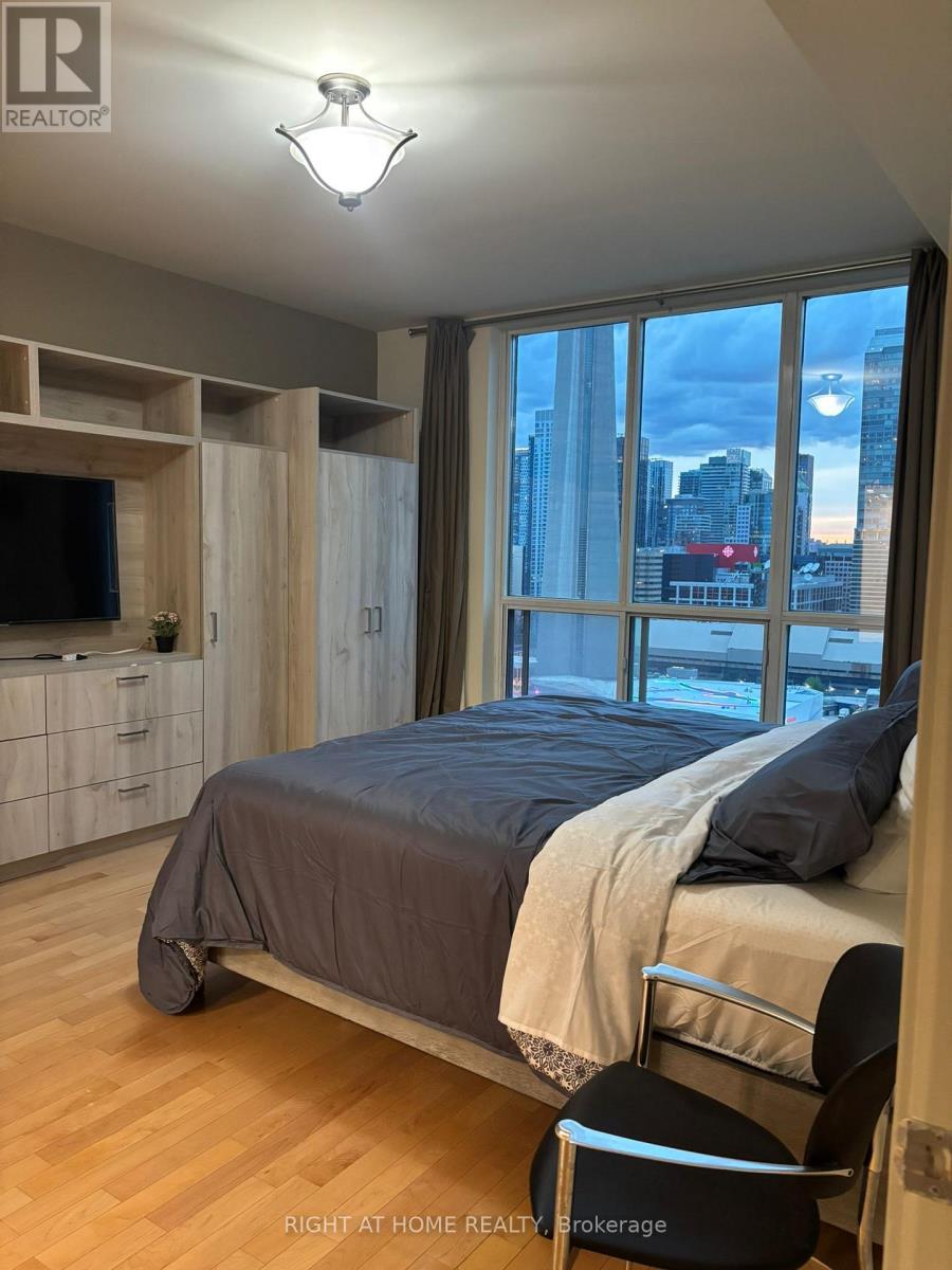 2801 (PH 1) - 228 QUEENS QUAY W - Image 25