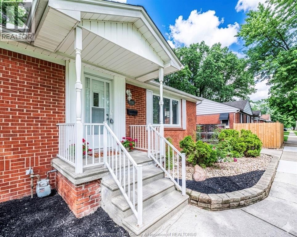 3365 CURRY AVENUE - 4