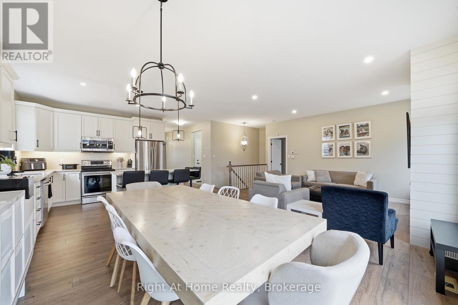 27 REDWOOD DRIVE - 10
