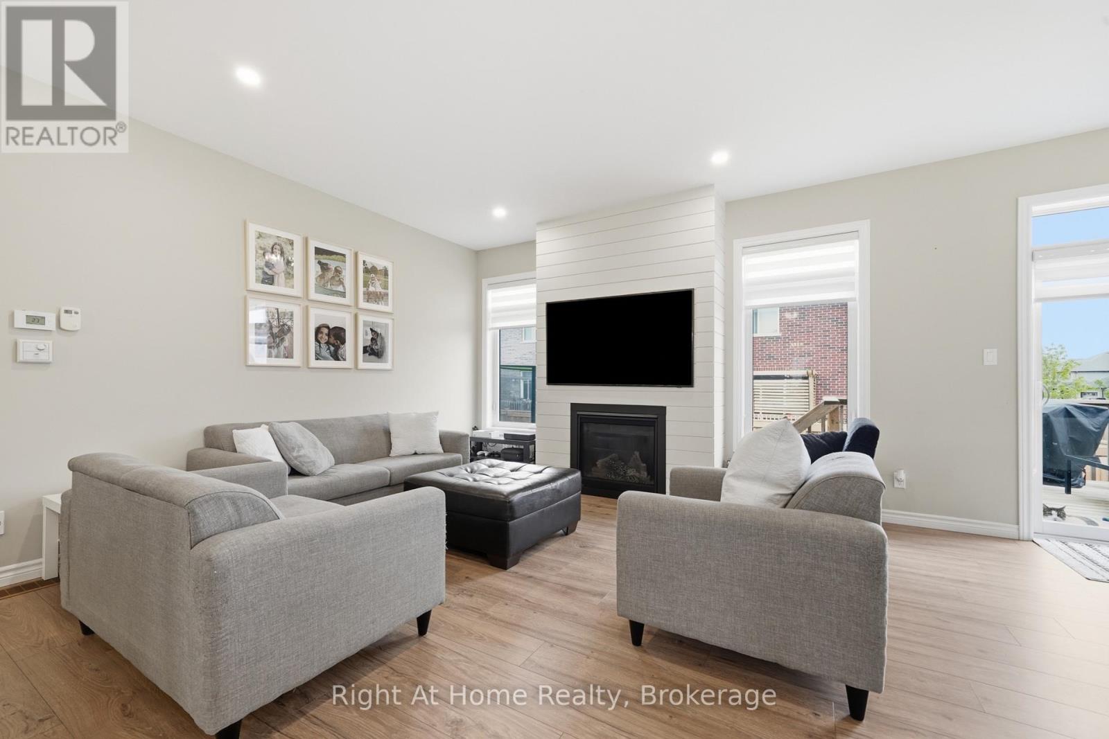 27 REDWOOD DRIVE - 11