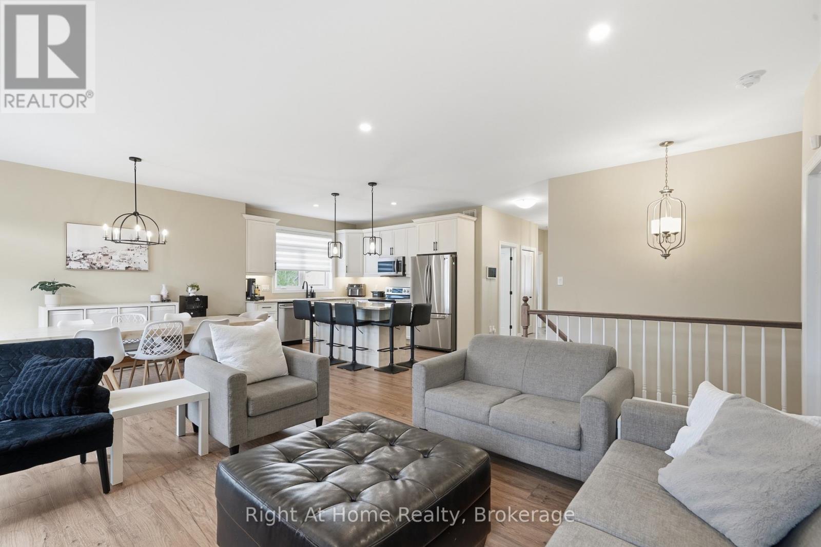 27 REDWOOD DRIVE - 13