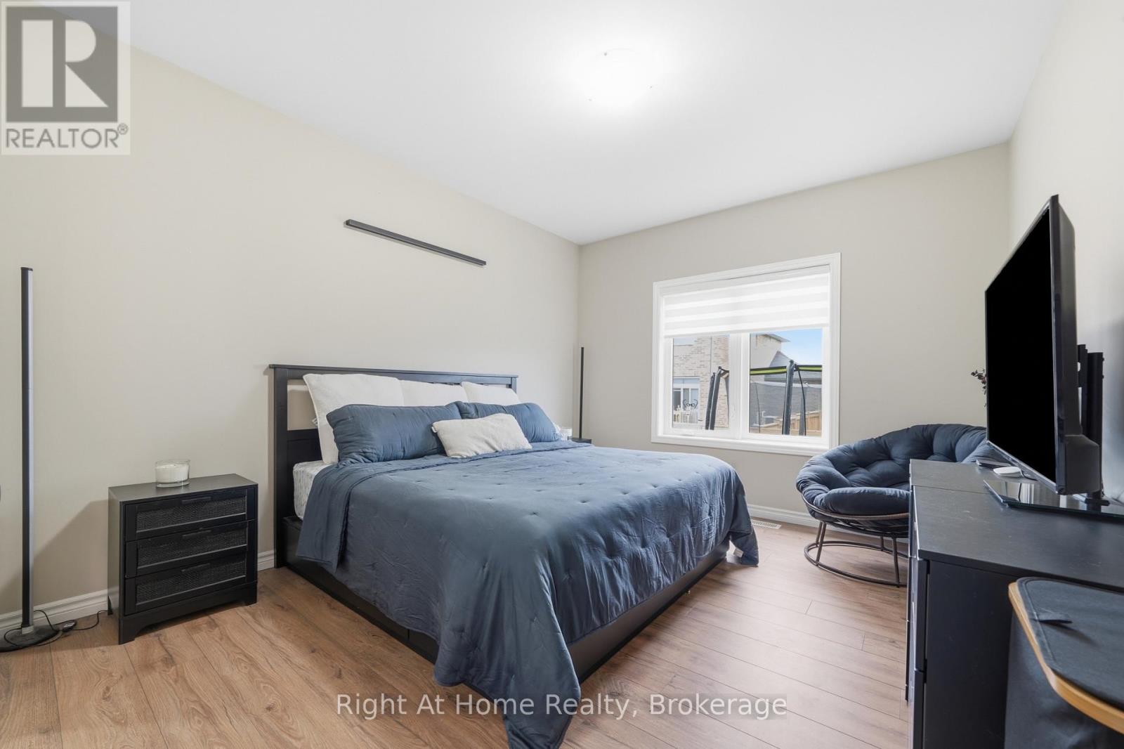 27 REDWOOD DRIVE - 14