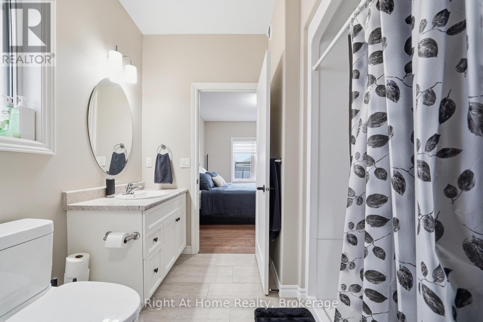 27 REDWOOD DRIVE - 16