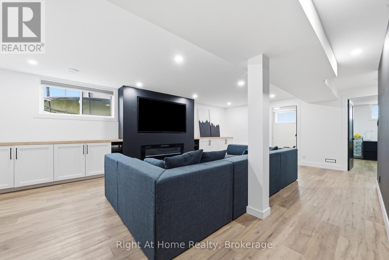 27 REDWOOD DRIVE - 22