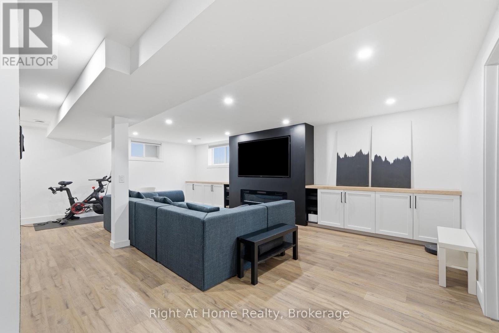 27 REDWOOD DRIVE - 24