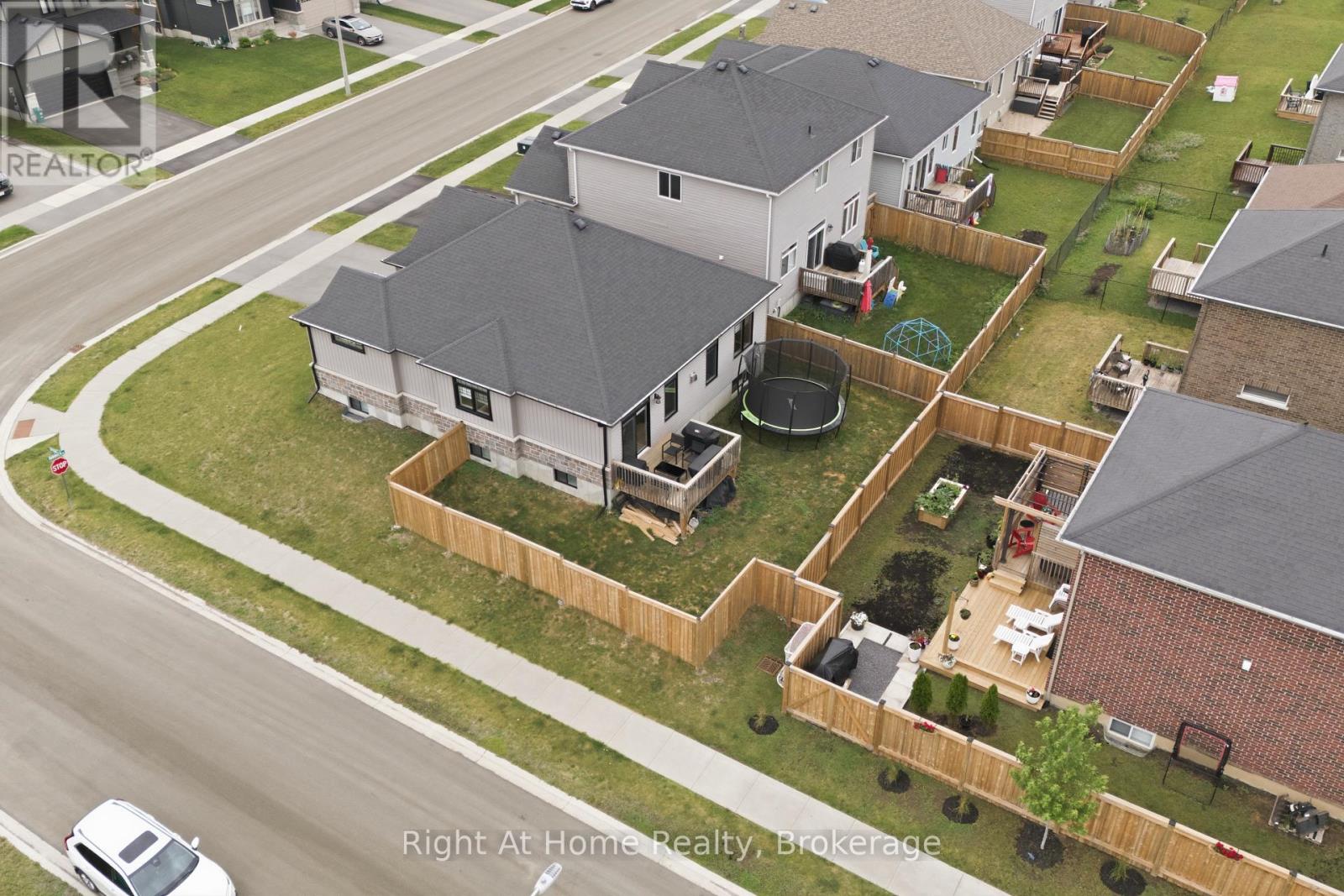 27 REDWOOD DRIVE - 37