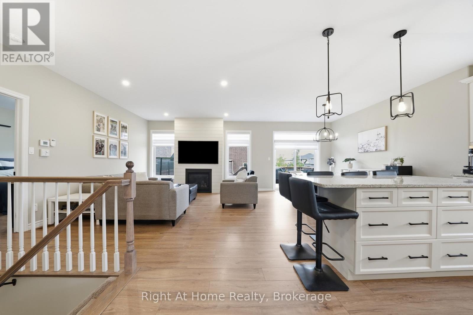 27 REDWOOD DRIVE - 4