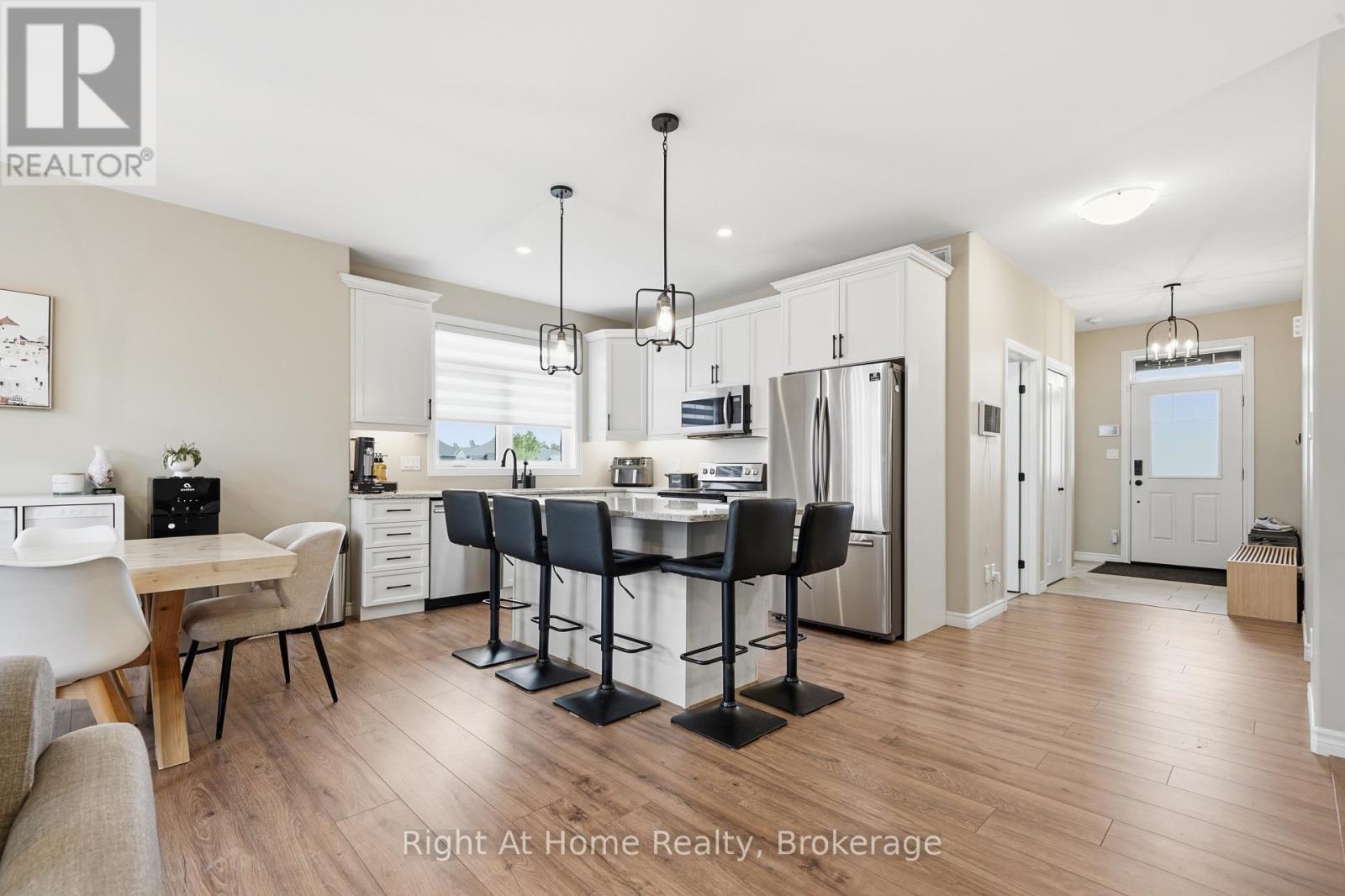 27 REDWOOD DRIVE - 8